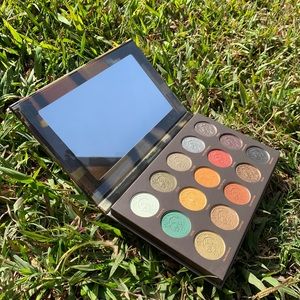 Nomad eyeshadow palette